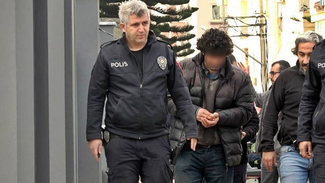 Evlerin çatısına çıkıp 'İntihar ediyorum' şovu yapmayı hobi edinmiş! Bakın kaçıncı kez intihara teşebbüs etti... 3